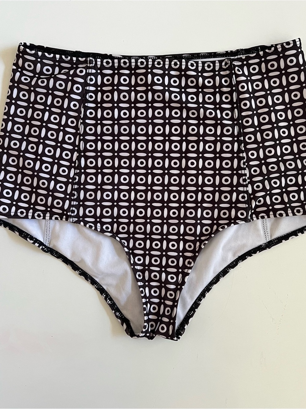 Kortni Jeane High-Waisted Geometric Print Bikini Bottoms Brown White M EUC